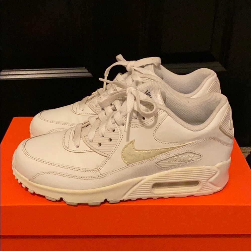 White nike airmax